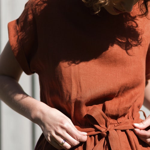 Linen Tie Belt Dress In Redwood / OFFON CLOTHING