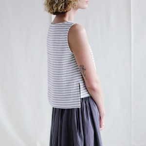 Linen sleeveless cropped hem top / OFFON CLOTHING