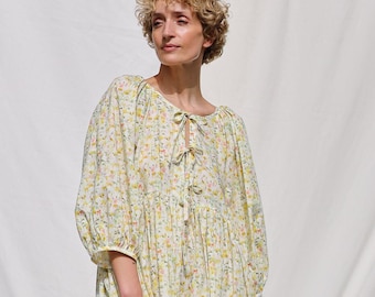 Vestido de verano reversible oversize con estampado floral amarillo INKY FIELDS • OFFON Ropa