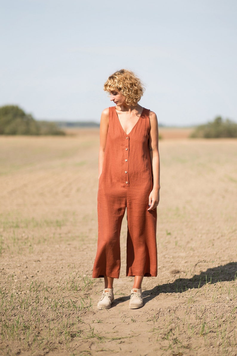 Ärmelloser Leinenjumpsuit mit weitem Bein Bild 1