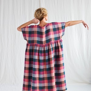 Oversize linen dress in checks SILVINA OFFON CLOTHING image 7