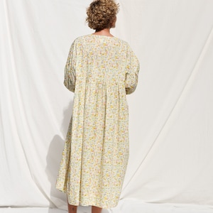 Robe oversize en coton soyeux à imprimé floral et manches volumineuses GRETA OFFON CLOTHING image 4