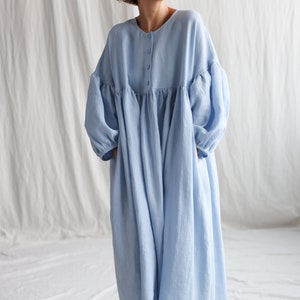 Robe bleu ciel en lin surdimensionnée à manches volumineuses GRETA OFFON CLOTHING image 2