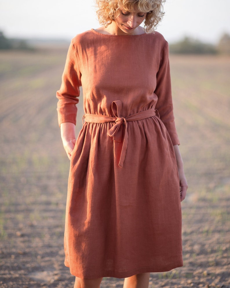 Linen midi dress in redwood Linen dress with a tie belt / OFFON CLOTHING image 2