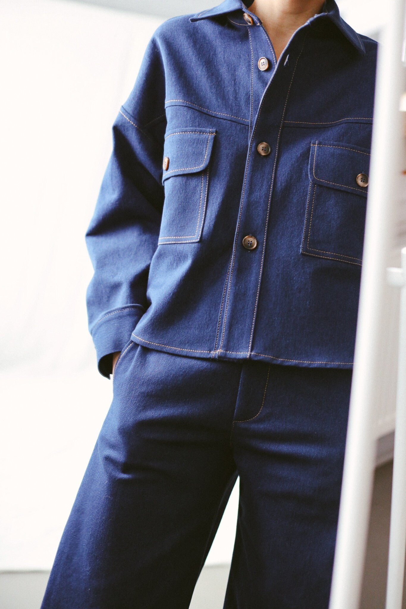 ジャケット・アウター denim over shirt jacket(unisex)/indigo Tommy Jeans ESSENTIAL OVERSHIRT - Denim jacket - indigo