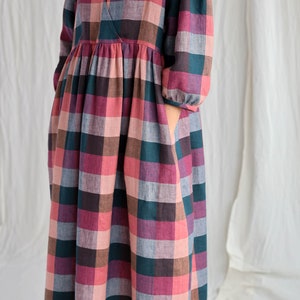 Linen V-neck puffy sleeve dress in checks OFFON CLOTHING image 5