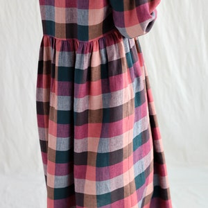 Linen V-neck puffy sleeve dress in checks OFFON CLOTHING image 3