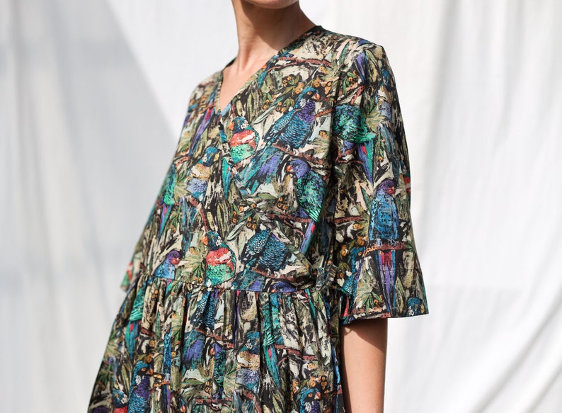 Loose wrap dress in exclusive print SONNY JAMES / OFFON Clothing zdjęcie 9