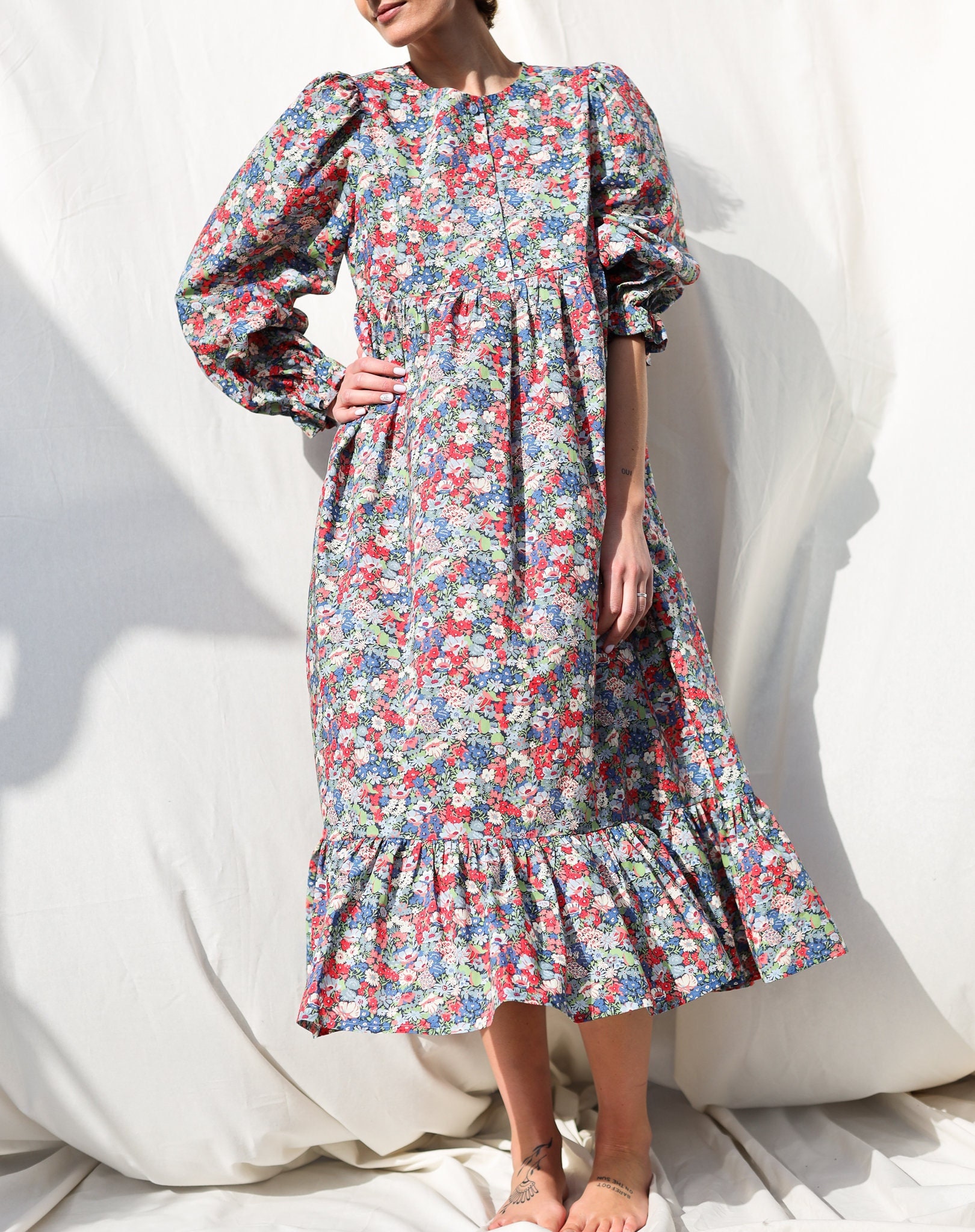 【新品タグ付】THE TOE Hesiod Frills Dress M Hesiod Frills Dress – THE TOÉ