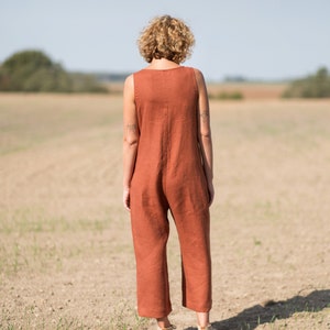 Ärmelloser Leinenjumpsuit mit weitem Bein Bild 8