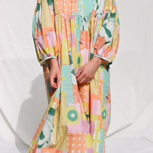 Robe oversize en coton soyeux à imprimé abstrait et manches volumineuses GRETA OFFON CLOTHING image 8