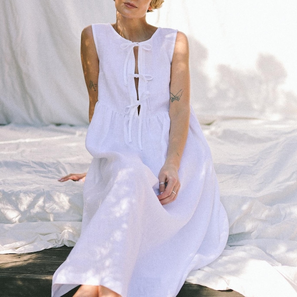 Mouwloze linnen jurk met strikbandjes en rok met ruches GEMMA • OFFON CLOTHING