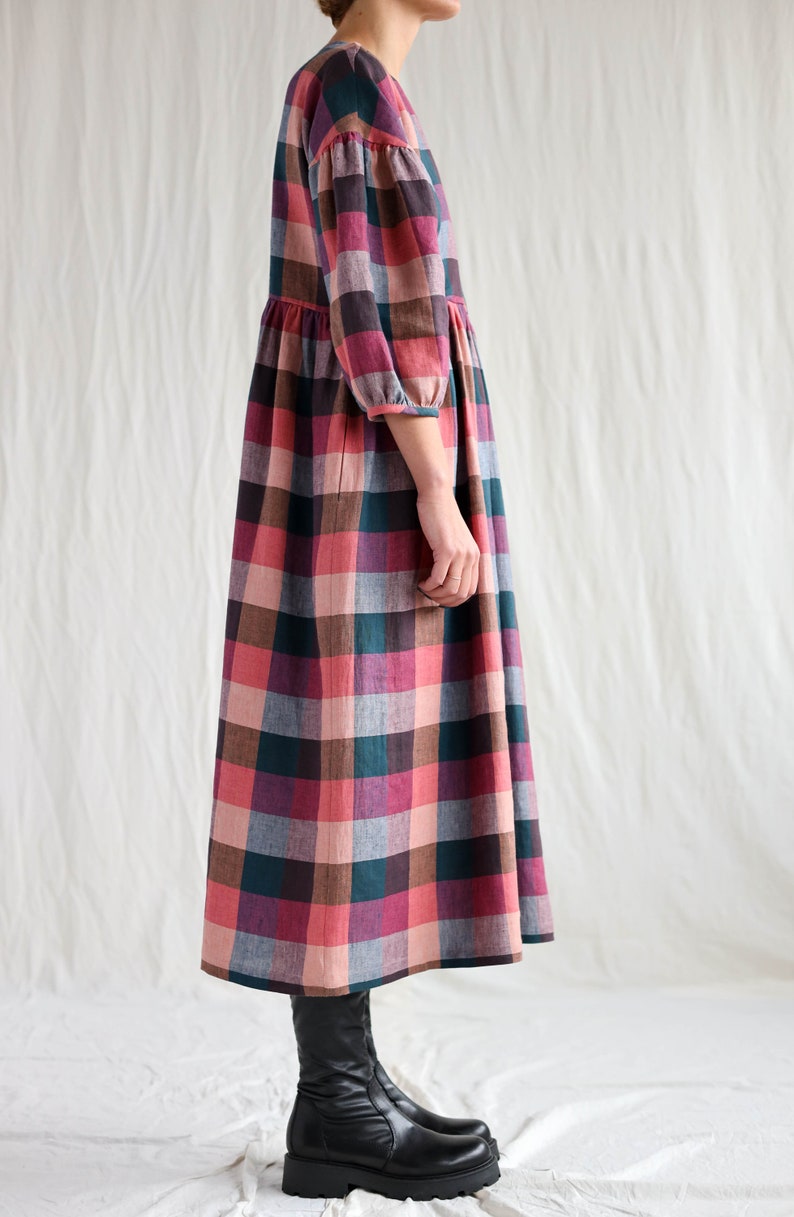 Linen V-neck puffy sleeve dress in checks OFFON CLOTHING image 7