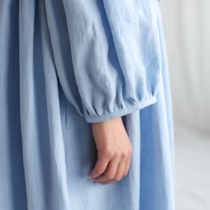 Robe bleu ciel en lin surdimensionnée à manches volumineuses GRETA OFFON CLOTHING image 9