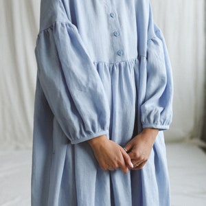 Robe bleu ciel en lin surdimensionnée à manches volumineuses GRETA OFFON CLOTHING image 5
