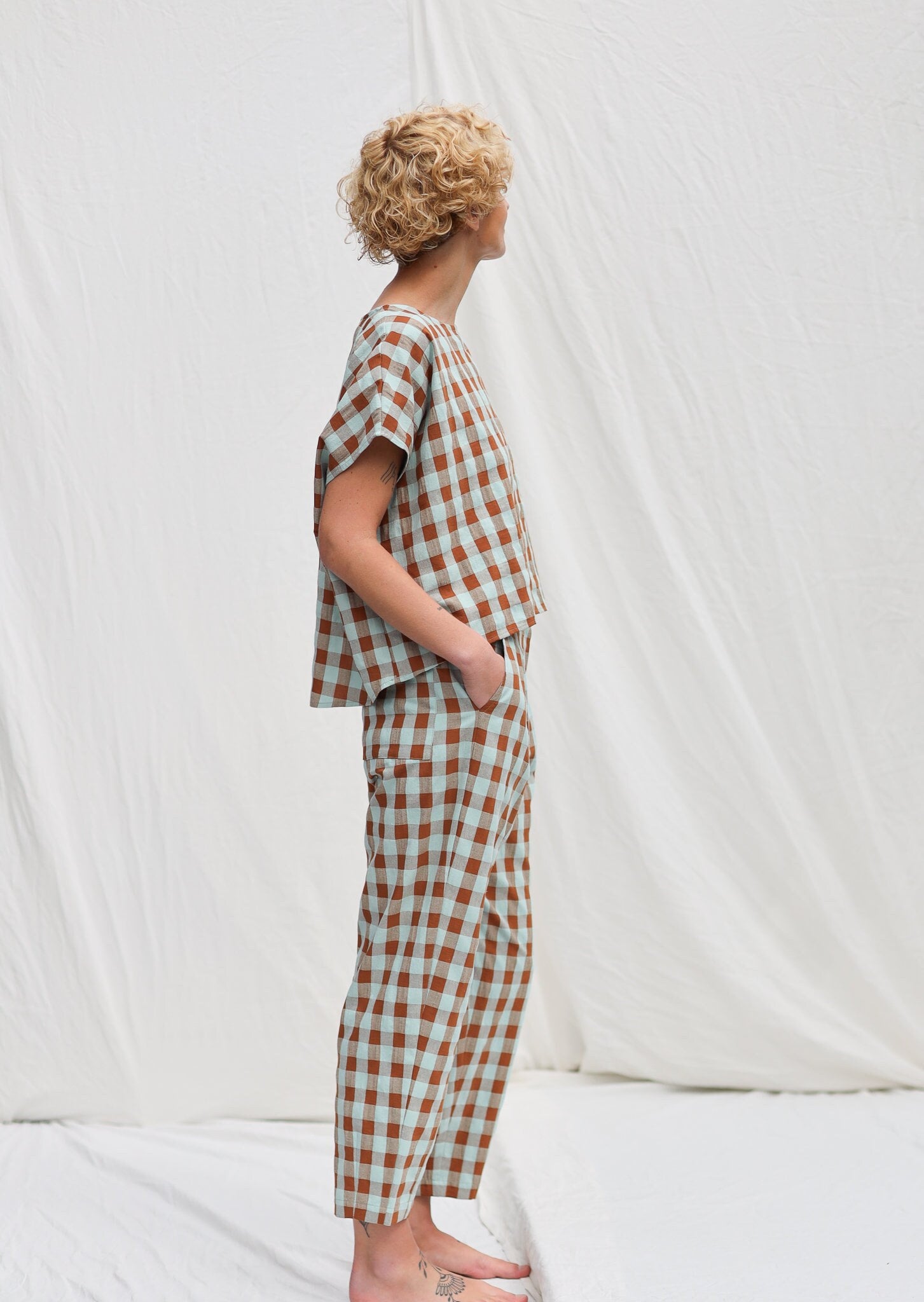 Boxy seersucker checks tapered leg trousers * OFFON CLOTHING