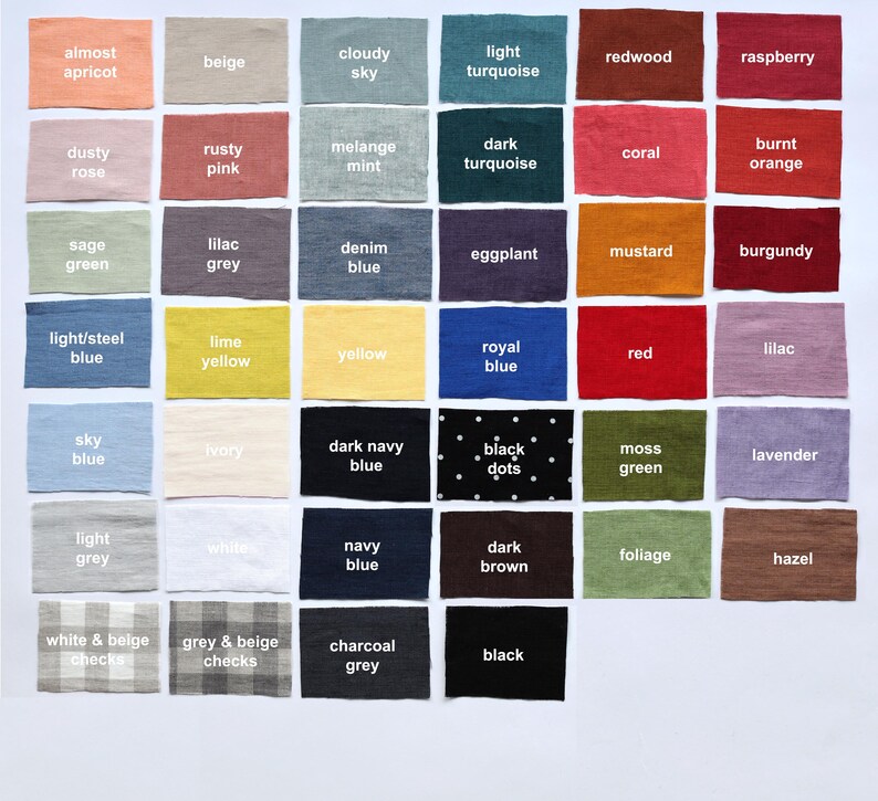 Puede incluir: Una carta de colores de muestras de tela con nombres para cada color, incluyendo casi albaricoque, beige, cielo nublado, turquesa claro, madera roja, frambuesa, rosa polvoriento, rosa oxidado, menta melange, turquesa oscuro, coral, naranja quemado, verde salvia, gris lila, azul denim, berenjena, mostaza, burdeos, azul acero claro, amarillo lima, amarillo, azul real, rojo, lila, azul cielo, marfil, azul marino oscuro, puntos negros, verde musgo, lavanda, gris claro, azul marino, marr&oacute;n oscuro, follaje, avellana, cuadros blancos y beige, cuadros grises y beige, gris carb&oacute;n y negro.
