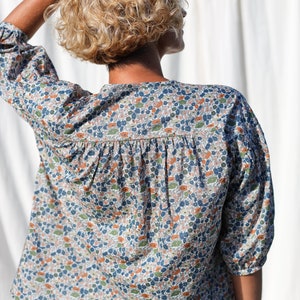Blusa floral con botones LIU OFFON CLOTHING imagen 6