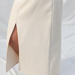 Falda lápiz con puntadas en contraste de algodón y lona natural OFFON CLOTHING imagen 6