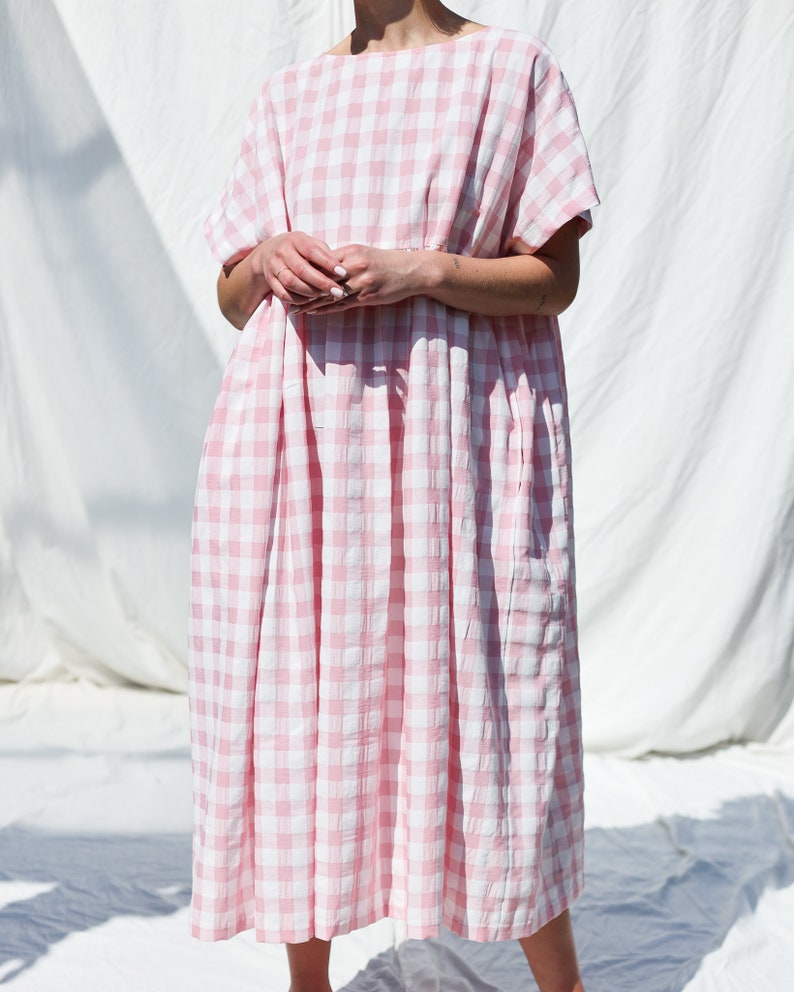 Robe oversize rose à carreaux en seersucker SILVINA OFFON CLOTHING image 3