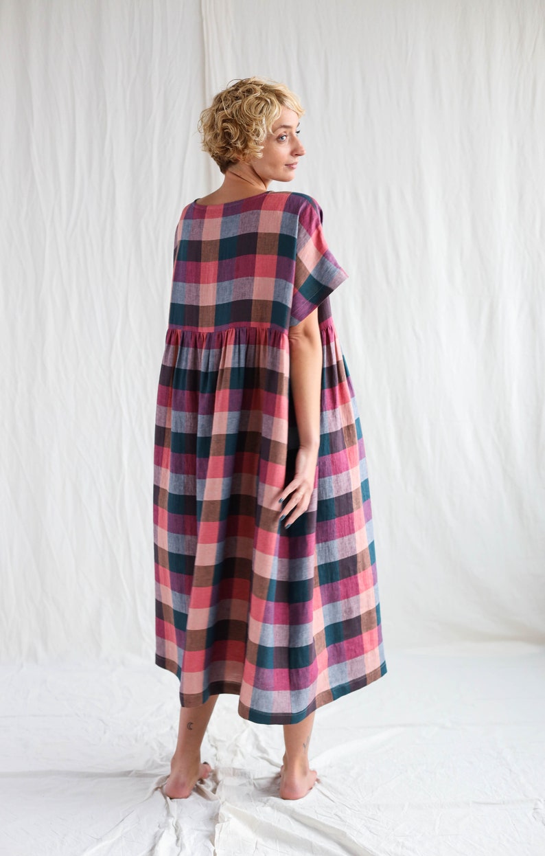 Oversize linen dress in checks SILVINA OFFON CLOTHING image 5