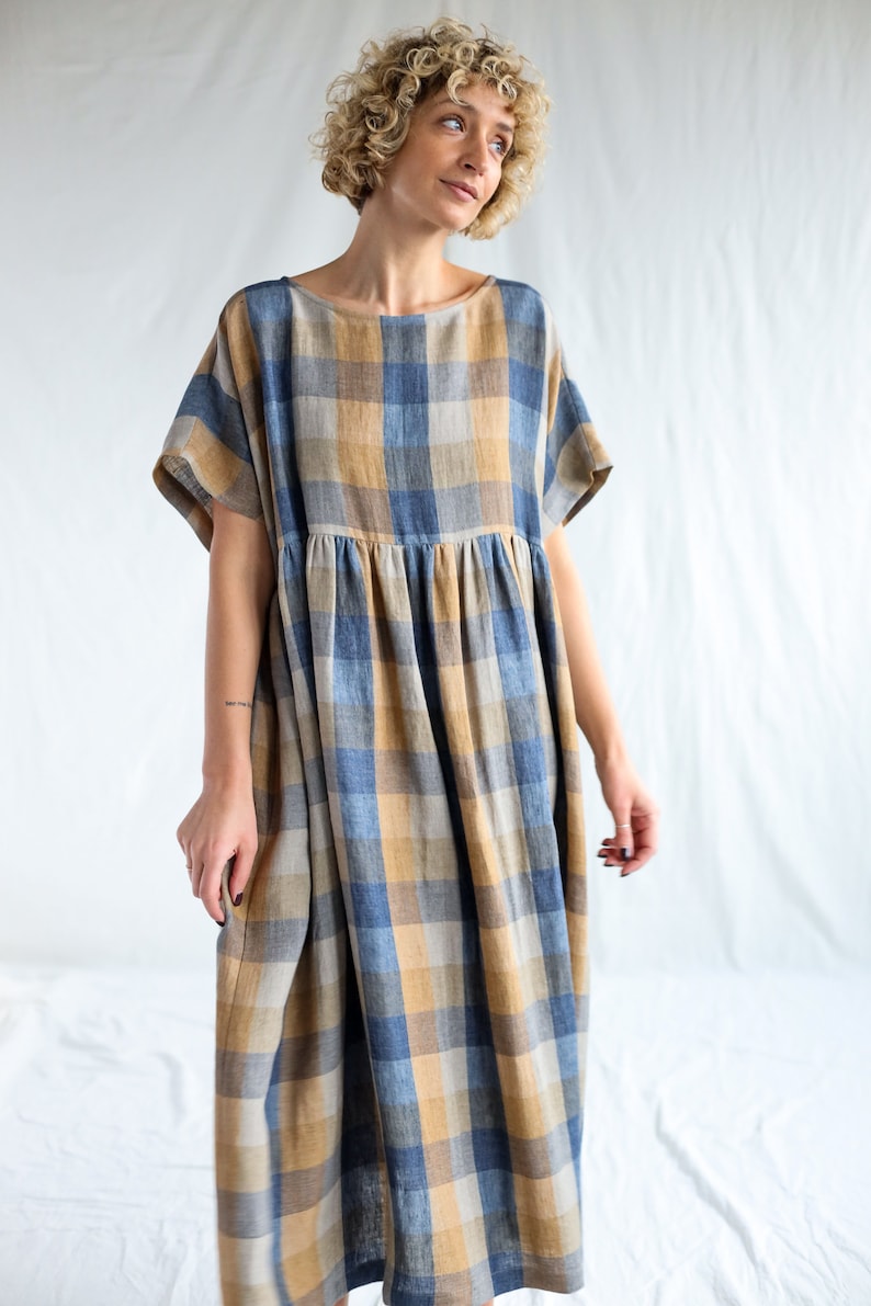 Linen oversize dress in checks SILVINA OFFON CLOTHING image 5