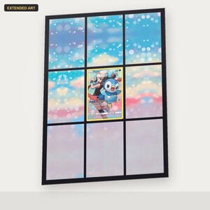 Peut inclure: Une carte à collectionner rectangulaire présentant une illustration centrale d'un personnage avec un chapeau blanc et une créature bleue ressemblant à un pingouin, entourée d'une bordure étendue avec un ciel bokeh aux nuages roses, bleus et blancs.