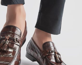 Mocasines Edifice Hide para hombre con borlas y estampado de cocodrilo