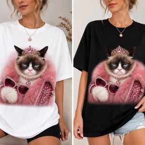 Desenho PNG de um gato mal-humorado, gata diva com casaco de pele rosa, download digital para camiseta.