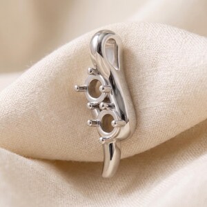 Pendentif semi-monté en argent massif 925, serti double rond de 3 mm, griffes pré-encochées, idéal pour le sertissage de pierres précieuses. Parfait pour les loisirs créatifs.