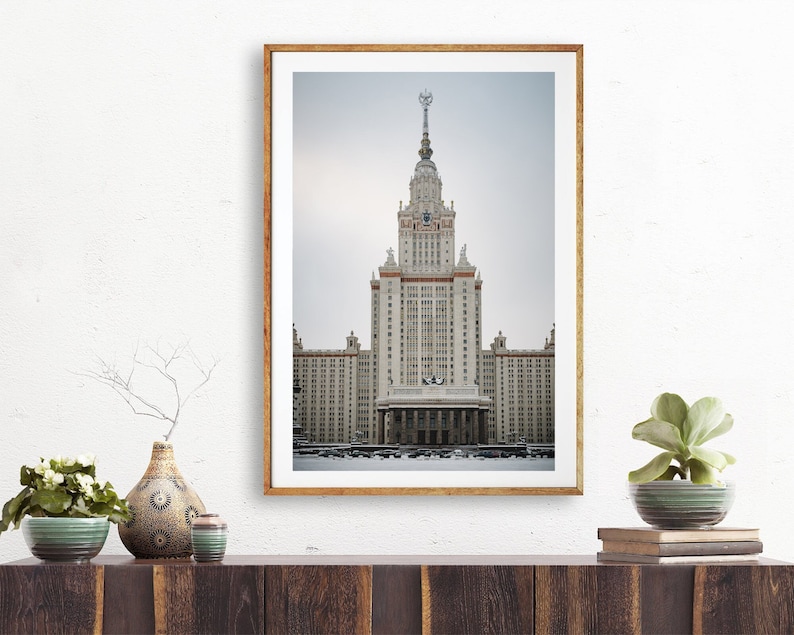 Photographie couleur de l'Université d'État de Moscou en Hiver Tirage sur Papier Lustré image 1