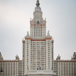 Photographie couleur de l'Université d'État de Moscou en Hiver Tirage sur Papier Lustré image 2