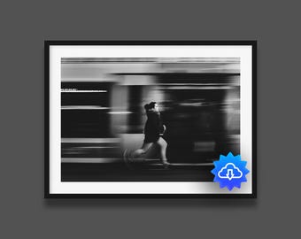 Filmische zwart-witafdruk straatfotografie – Urban Motion Decor (digitale download)