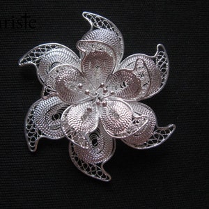 ハンドメイド フィリグリー フラワー ブローチ ペンダント 金具 銀メッキ銅 50 x 55 mm (D)