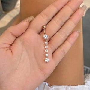 Lång tofs zirkon navelring 14G titan navelpiercing dingel navelring cz kroppssmycken present till kvinnor sommarsmycken