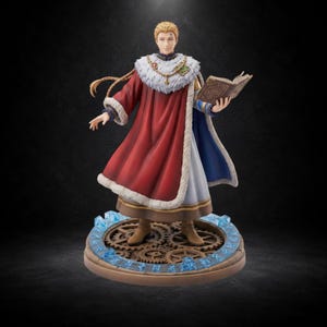 Peut inclure: Une figurine de collection représentant un personnage blond vêtu d'une cape rouge et blanche bordée de fourrure sur une robe blanche, tenant un livre brun ouvert. La figurine repose sur une base circulaire avec des engrenages bruns et des cristaux bleus.