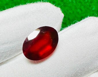 8,15 ct orangefarbener Hessonit-Granat: Facettierter Ovalschliff, VS-Reinheit, 9 x 13 mm.