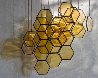 Stained Glass Honeycomb Drops (10er Set) // Fensterschmuck, Wanddekoration, Glaskunst, Suncatcher, Fensterschmuck, Glasmalerei