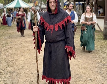 Robe de magicien à capuche noire et rouge | Cape de sorcier déchirée et ceinturée, costume médiéval fantastique adulte