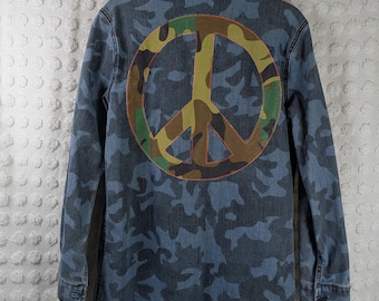 Giacca di jeans da donna riciclata - Tatuaggio PEACE - Taglia M
