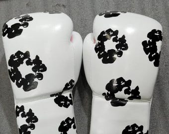 Guantes de boxeo de cuero con estampado de vaca (blanco y negro), con cordones, para combate y entrenamiento.
