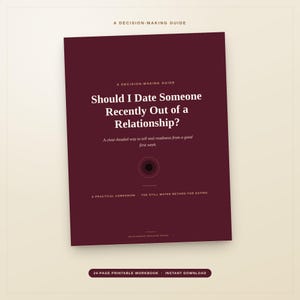 Puede incluir: Una guía de toma de decisiones de color granate titulada Should I Date Someone Recently Out of a Relationship? A clear-headed way to tell real readiness from a good first week. A practical companion, the still water method for dating, relationship decision series.