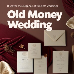Puede incluir: Un conjunto de papelería de boda con tarjetas color crema y un sobre con sellos de cera dorados. El texto dice Discover the elegance of timeless weddings, Old Money Wedding, MENU, THANK YOU y SHOP NOW. Incluye bolígrafos dorados y flores secas.