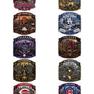 Può includere: Una collezione di dieci emblemi grafici circolari con i loghi delle squadre della Major League Baseball, tra cui Cardinals, Padres, Giants, Dodgers, Rockies, Diamondbacks, Pirates, Brewers, Reds e Cubs, ognuno con monumenti cittadini e mazze.