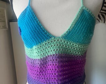 Mehrfarbiges Häkel-Neckholder-Top mit Blumenapplikationen