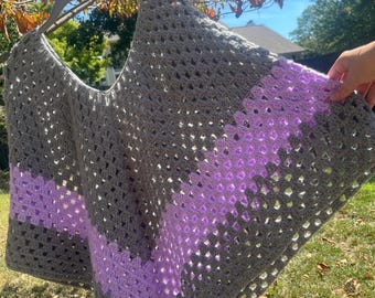 Handgehäkelter Oma-Poncho