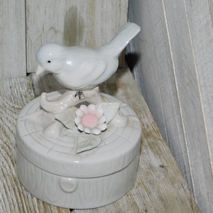 Trinket Box, Bird Glass Trinket box, Vintage Trinket Box, Ring Box, Birds, Gift, Vintage home Decor, Prop Daysgonebytreasures *y