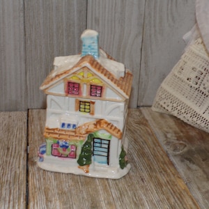 Cottage Teapot, Tiny house Teapot, Winter Teapot, House Teapot, Small Teapot Collectible Teapot Vintage Kitchen Daysgonebytreasures *y