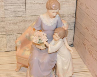 Figura de MAMÁ con niño y flores sentada en una silla, decoración vintage para el hogar, madre e hijo, recuerdos, regalo, utilería, Daysgonebytreasures *y