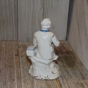 Vienna Woods Fine China Porcelain White Blue Figurine Boy w Doves Vintage Home Decor Gift Memories Daysgonebytreasures * immagine 4
